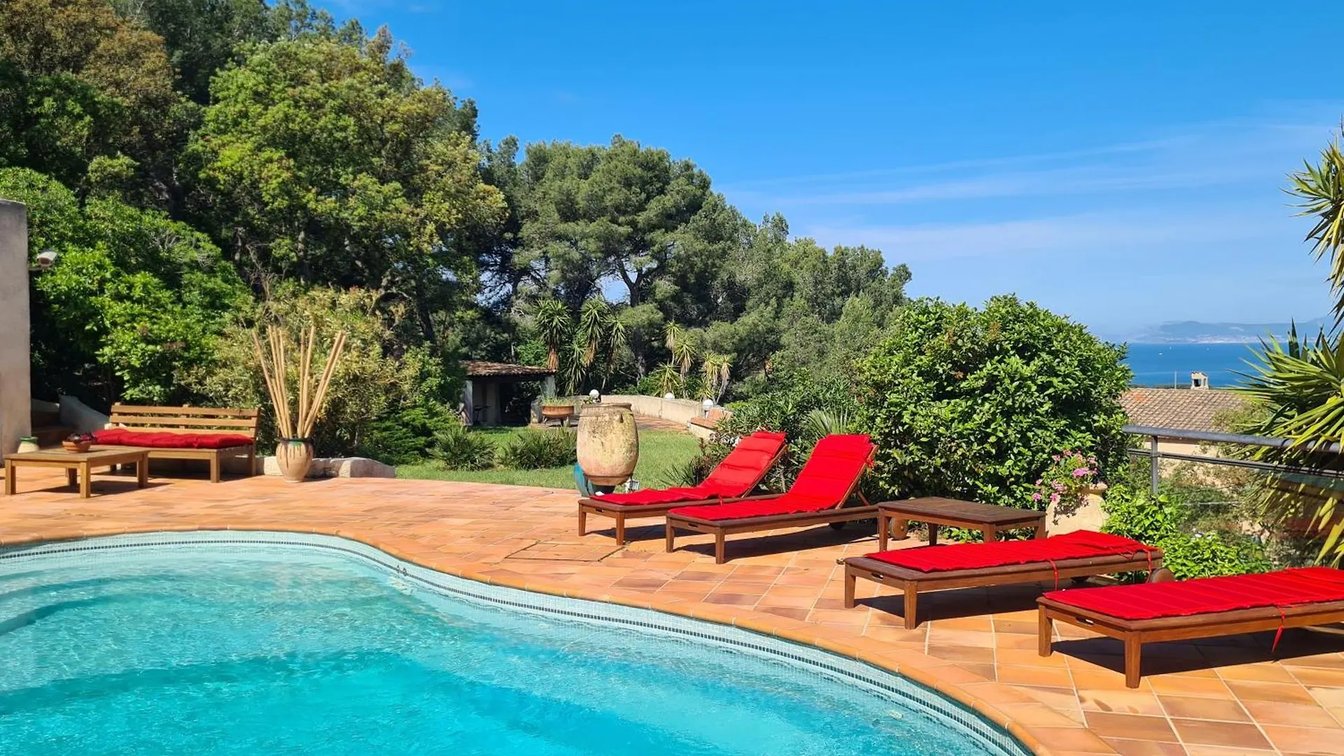 Bed & Breakfast Villa M, Chambres D'Hotes, Vue Mer, Sauna, Piscine A Six-Fours Six-Fours-les-Plages