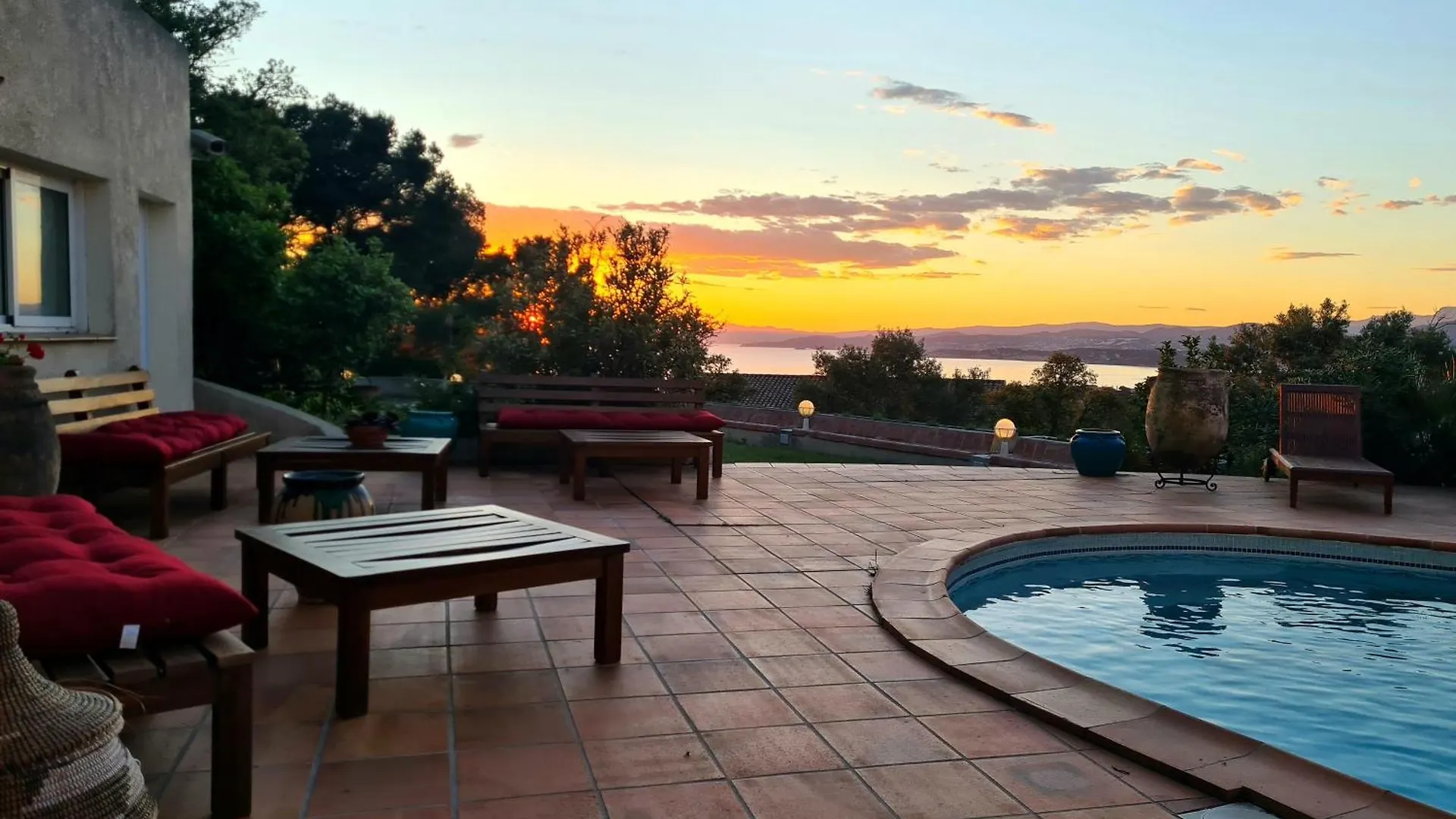 Bed & Breakfast Villa M, Chambres D'Hotes, Vue Mer, Sauna, Piscine A Six-Fours Six-Fours-les-Plages France